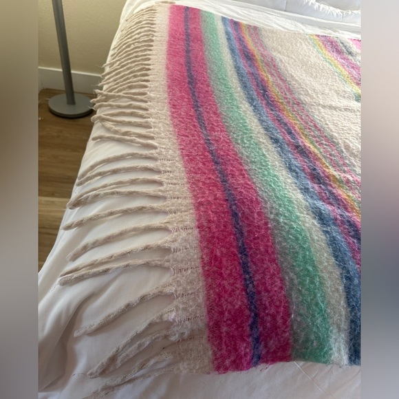 FREE PEOPLE "Skye Stripe" Boho Style Fringe Throw Blanket Wrap Shawl EUC - Picture 6 of 9